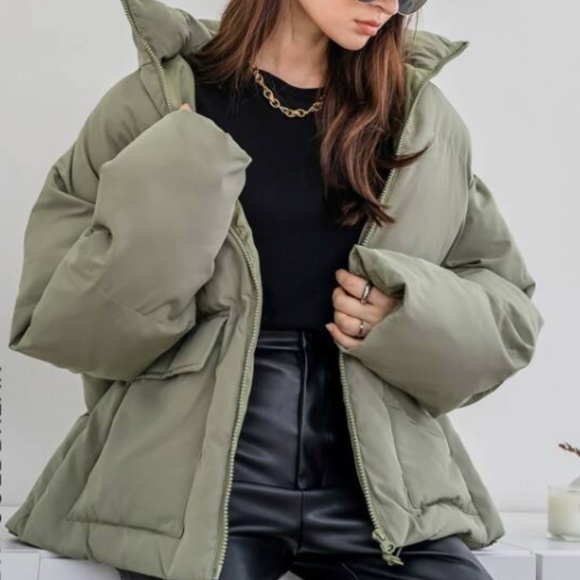 Oversized army green puffer coat (size M) - Picture 4 of 10